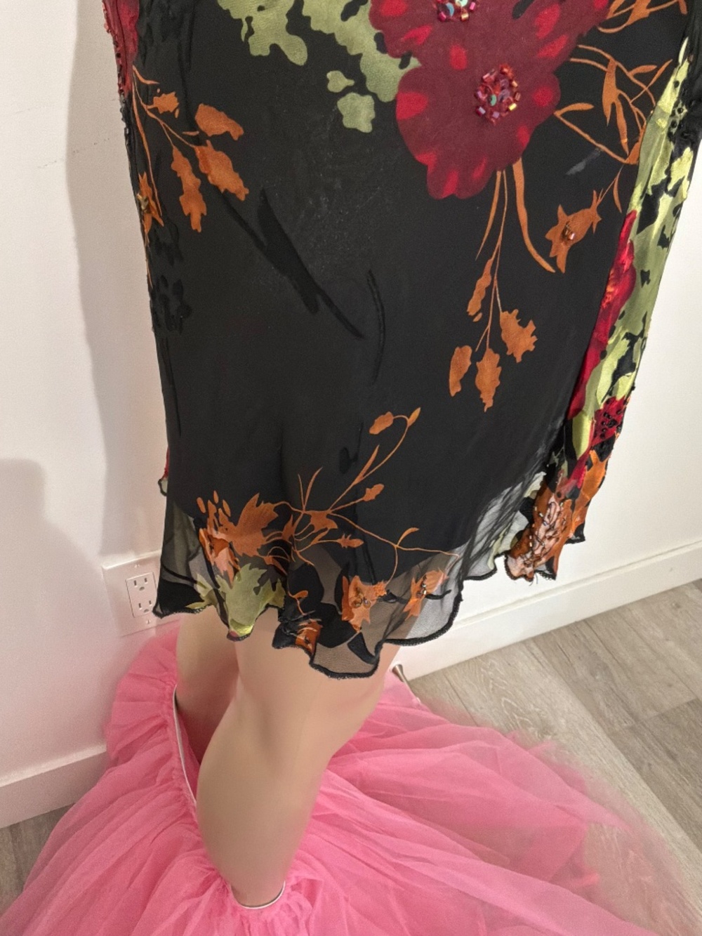 Vintage Le Chateau Y2K Silk Floral Halter Top Black Red Velvet Trim Size M - Picture 7 of 8